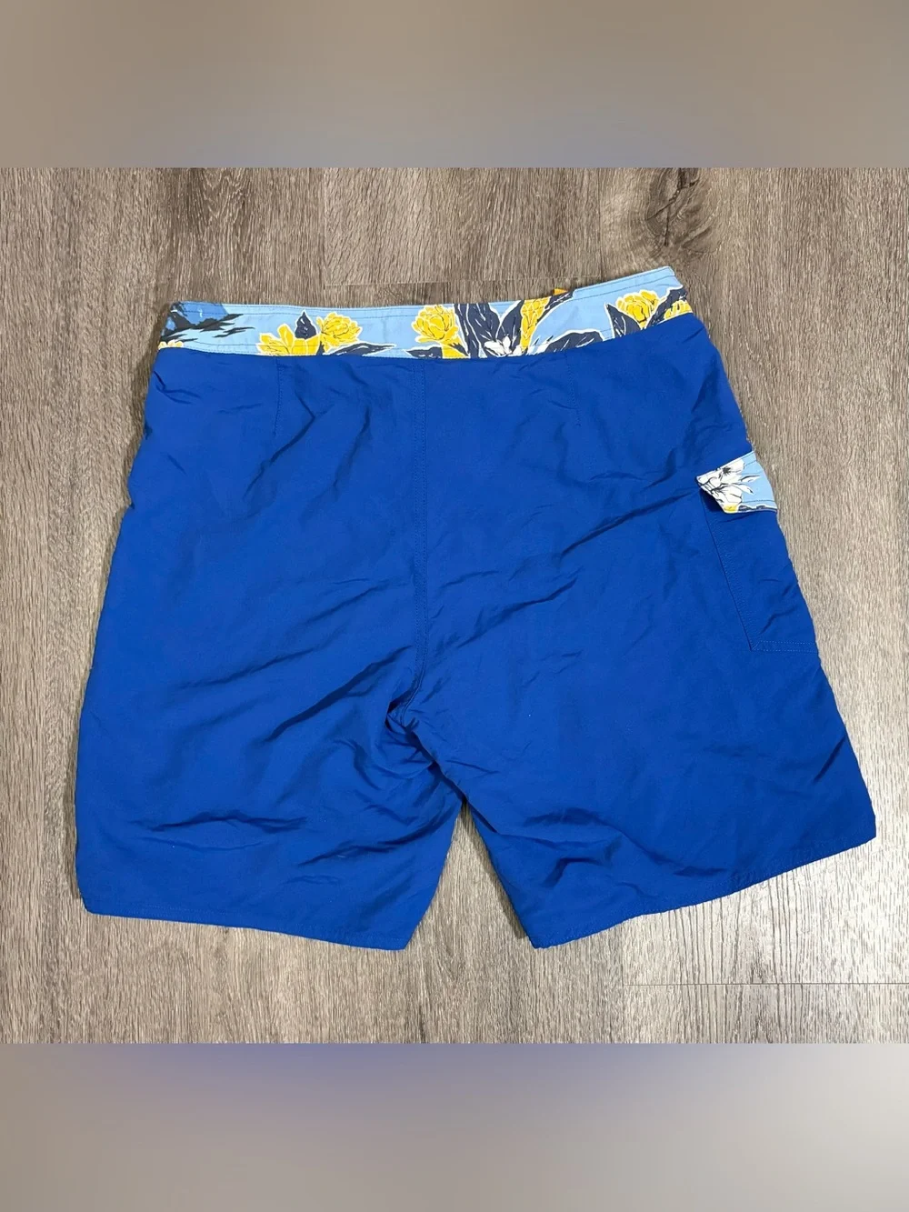 Patagonia Men’s Size 34 Wavefarer Boardshorts Blue Patch Pocket Swim Beach Pool